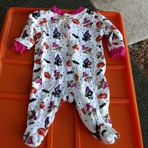 Halloween outfit size 0 to 3 months. No brand.